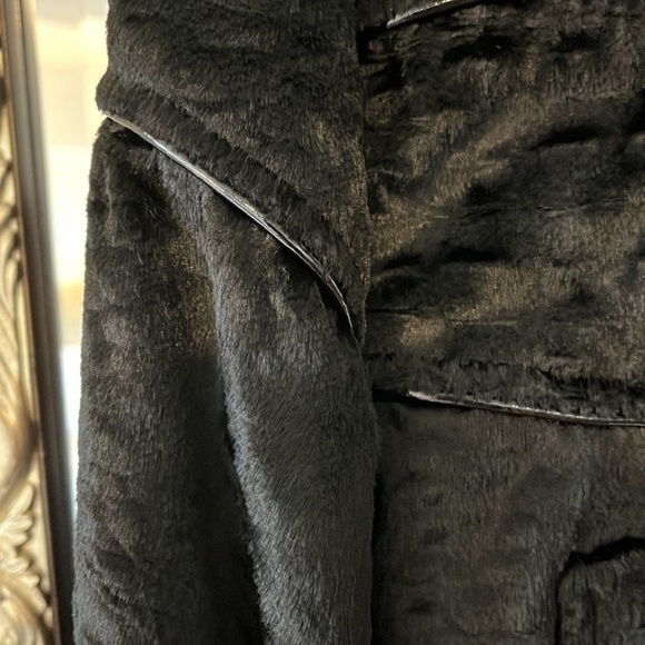 Persian wool with leather trim coat - Picture 2 of 3